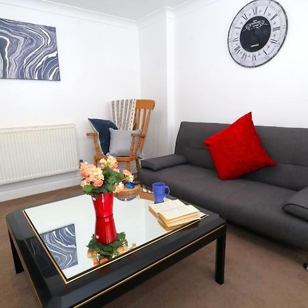 New Sunset Square Eastbourne 2 Bed Apartment, Long Stay Welcome المظهر الخارجي الصورة
