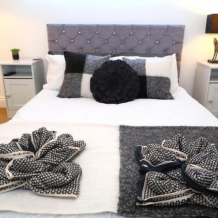 New Sunset Square Eastbourne 2 Bed Apartment, Long Stay Welcome المظهر الخارجي الصورة