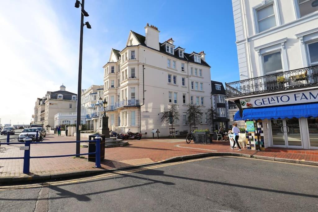 New Sunset Square Eastbourne 2 Bed Apartment, Long Stay Welcome المظهر الخارجي الصورة
