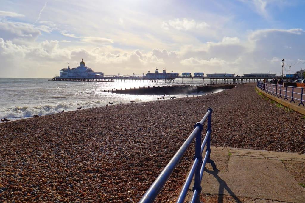 New Sunset Square Eastbourne 2 Bed Apartment, Long Stay Welcome المظهر الخارجي الصورة
