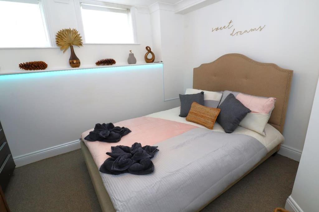 New Sunset Square Eastbourne 2 Bed Apartment, Long Stay Welcome المظهر الخارجي الصورة
