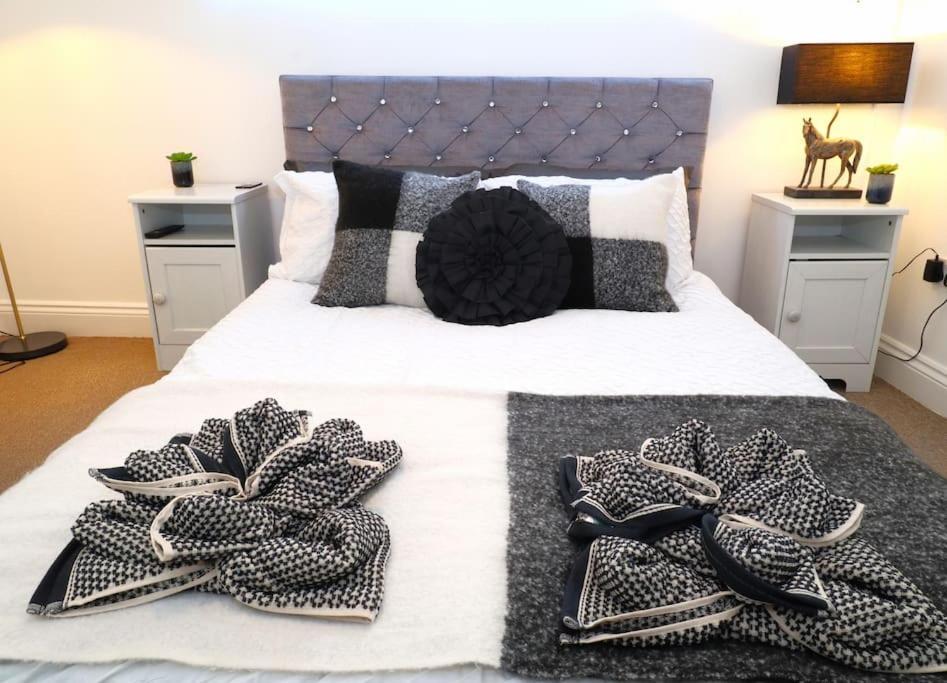 New Sunset Square Eastbourne 2 Bed Apartment, Long Stay Welcome المظهر الخارجي الصورة