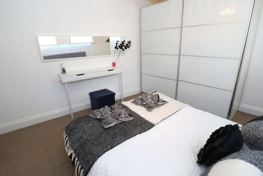 New Sunset Square Eastbourne 2 Bed Apartment, Long Stay Welcome المظهر الخارجي الصورة