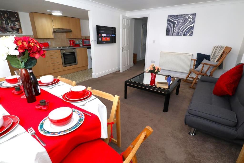 New Sunset Square Eastbourne 2 Bed Apartment, Long Stay Welcome المظهر الخارجي الصورة