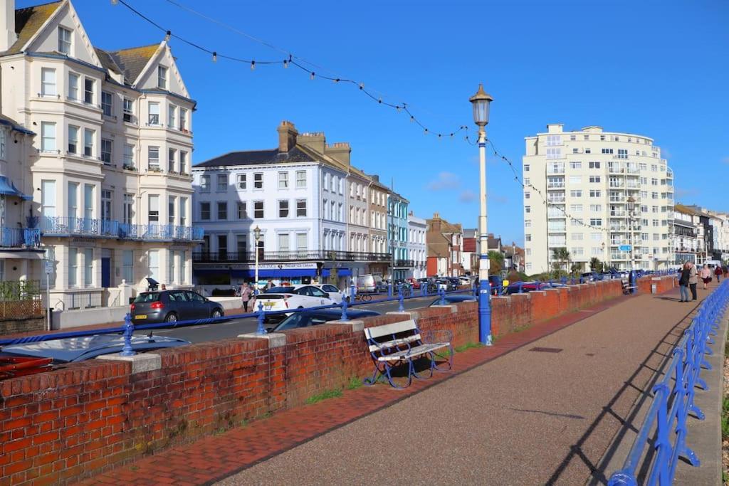 New Sunset Square Eastbourne 2 Bed Apartment, Long Stay Welcome المظهر الخارجي الصورة